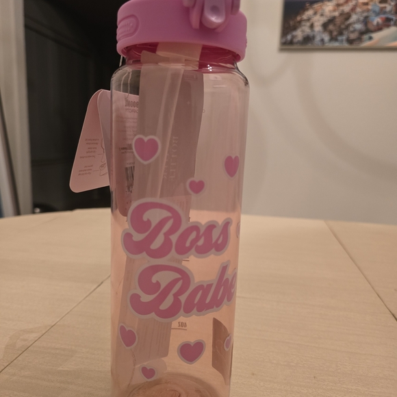 Paris Hilton NWT Boss Babe Pink Heart Water Bottle - Picture 2 of 7